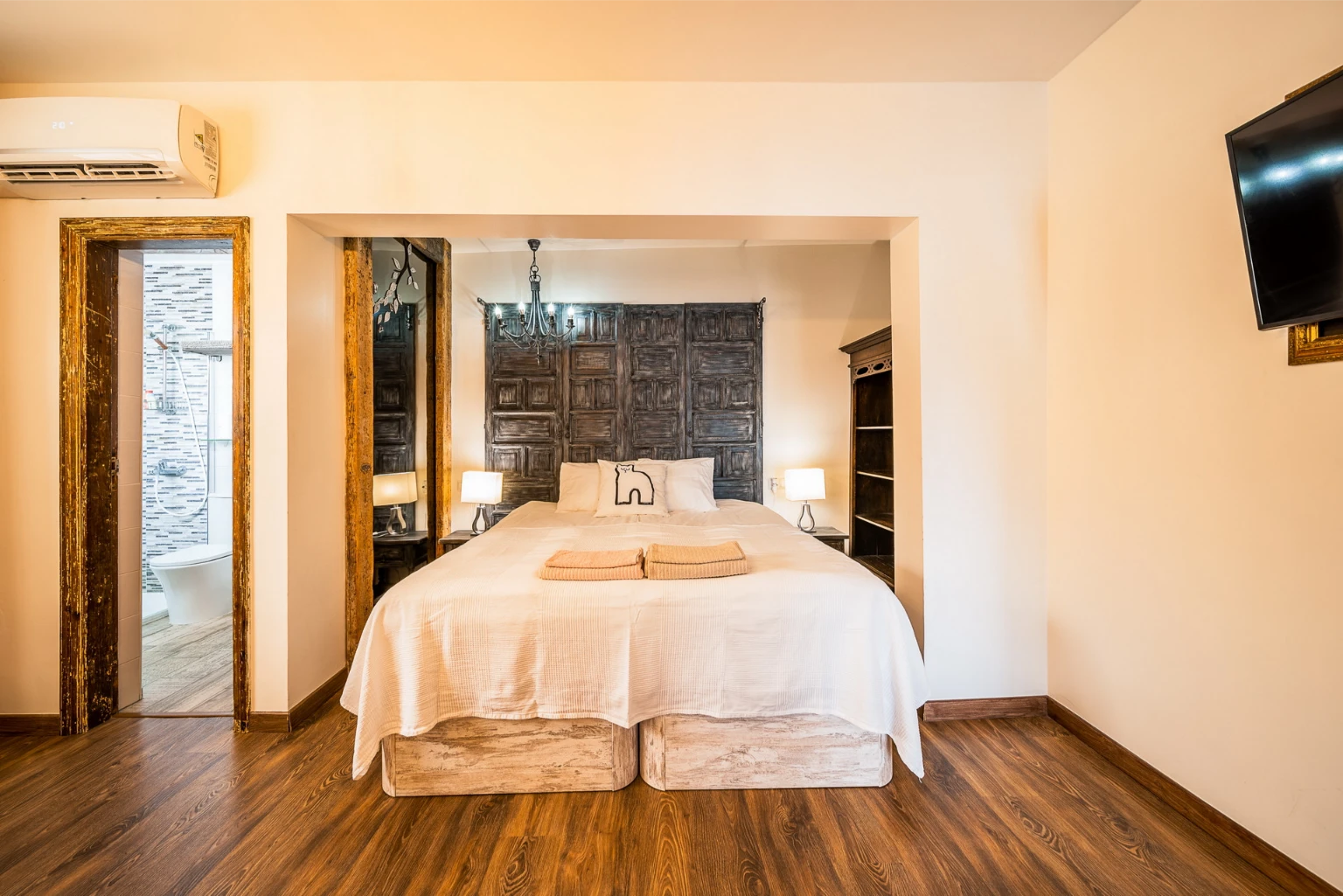 002_alba_regia_cat_art_home_tenerife_002